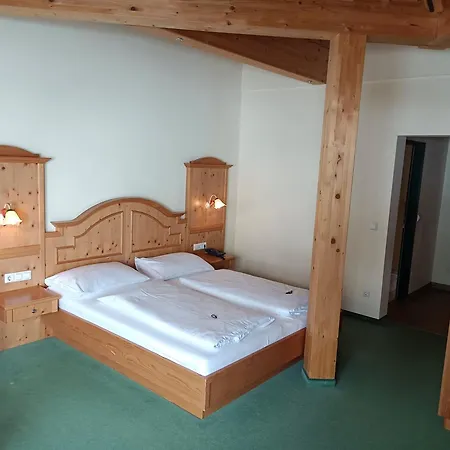 Gruenwaldkopf Отель Обертауэрн